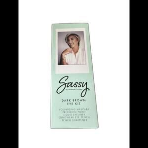 Sassy by Savannah Chrisley Dark Brown Eye Kit
